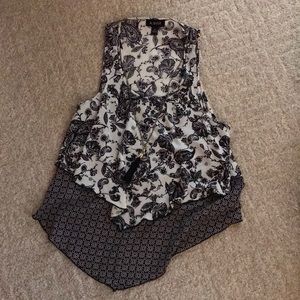 Cute blouse with attached layering necklace